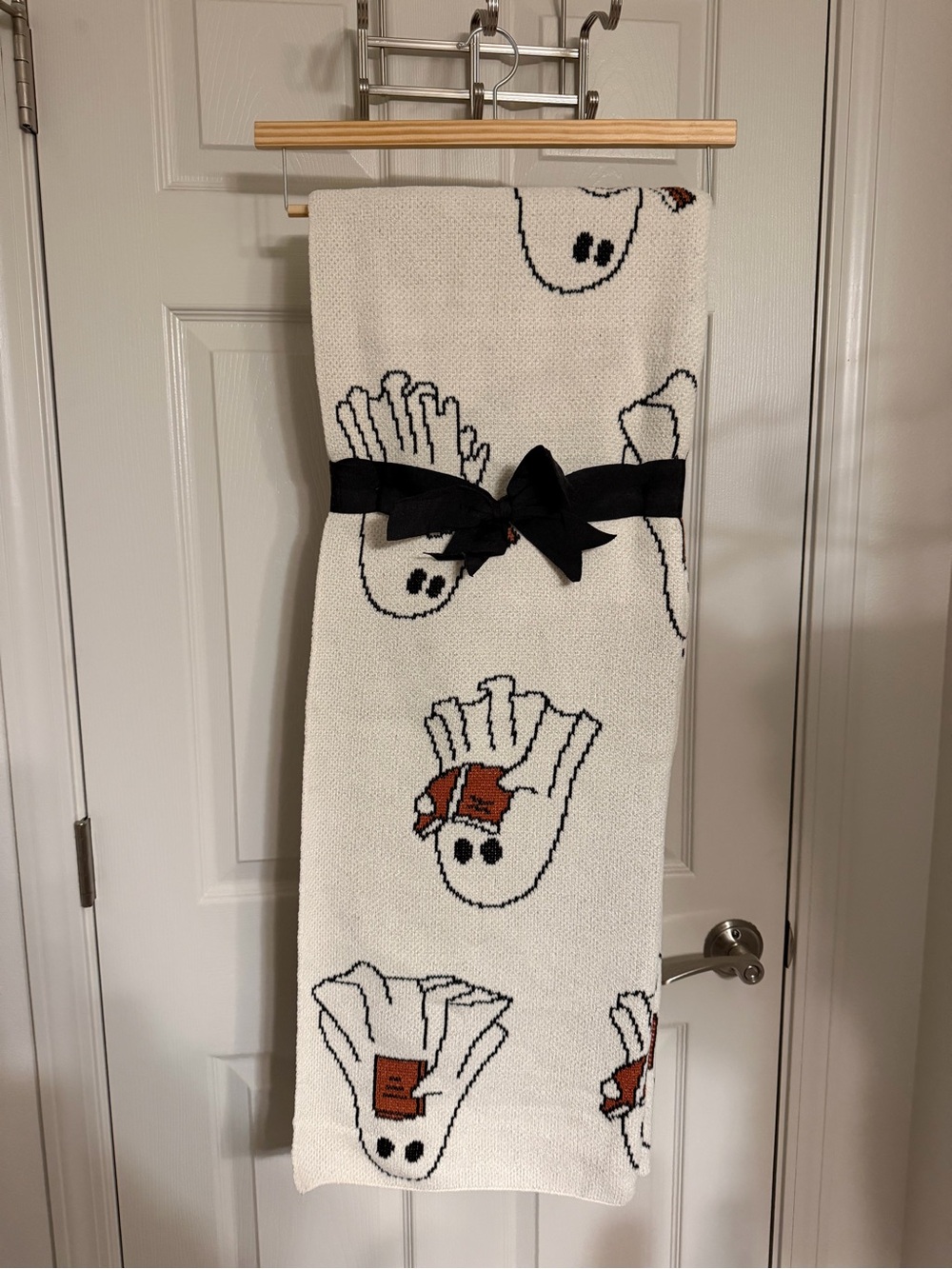 Viral Halloween White Ghost Knit Throw Blanket with Reading Ghosts